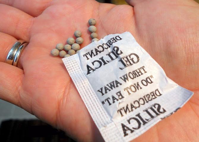 What happens if you eat silica gel?