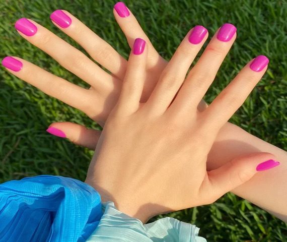 5.	Fuchsia Glossy Nails