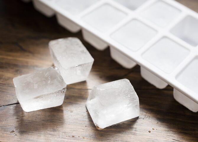 Use ice cubes to iron your icecubes